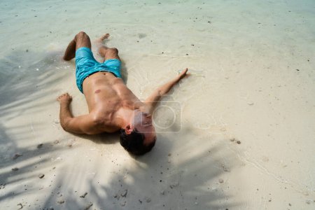 Foto de Fiesta en la playa de viaje borracho. Vacaciones divertidas Estilo de vida - Imagen libre de derechos