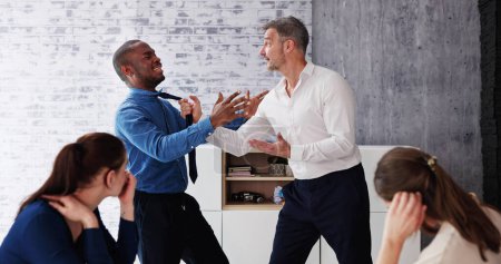 Foto de Angry Dominant Colleague Fighting And Bullying At Workplace - Imagen libre de derechos