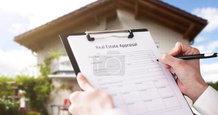 Téléchargez les photos : Immobilier Accueil Inspection et évaluation de la propriété par l'évaluateur - en image libre de droit