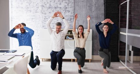 Téléchargez les photos : Happy Young Businesspeople Doing Stretching Exercise In Office - en image libre de droit