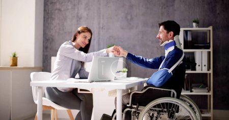 Verletzung des Arbeitnehmers und Invaliditätsentschädigung. Anspruch auf Sozialversicherung