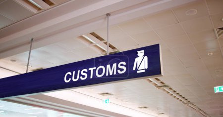Téléchargez les photos : Airport Travel Customs Sign. TVA Taxe à l'importation - en image libre de droit