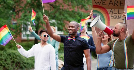Téléchargez les photos : LGBT lesbienne, bisexuelle et transgenre fierté. Défilé LGBTQ - en image libre de droit