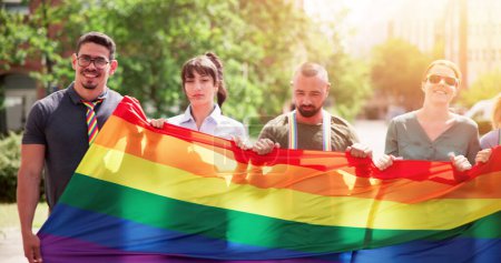 Téléchargez les photos : Happy Equality Rainbow Parade. Drapeau de la liberté LGBT - en image libre de droit