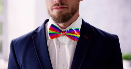 Foto de Moda Orgullo Bowtie. Hombre con corbata de arco iris - Imagen libre de derechos