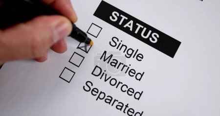 Téléchargez les photos : L'état matrimonial marié. Relation Question Questionnaire Réponse - en image libre de droit