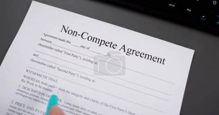 Foto de Acuerdo de no competencia. Contrato y Derecho de Competencia Comercial - Imagen libre de derechos