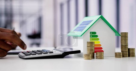 Audit énergétique de la maison. Facture de consommation efficace et économie