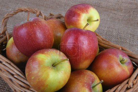 Téléchargez les photos : Gros plan des pommes rouges - en image libre de droit