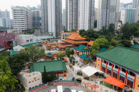 Foto de Wong Tai Sin, Hong Kong - 27 de julio de 2021: Vista superior del templo Wong Tai Sin en la ciudad de Hong Kong - Imagen libre de derechos