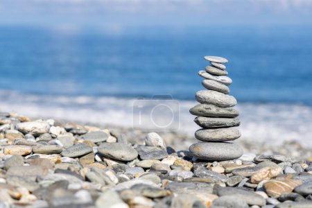 Foto de Montón de piedras en la playa del mar - Imagen libre de derechos