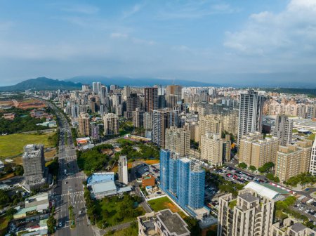 Téléchargez les photos : Nouveau Taipei, Taiwan - 11 juillet 2022 : Vue aérienne du quartier résidentiel de Taïwan - en image libre de droit
