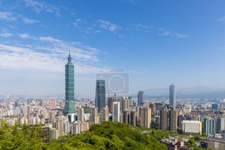 Foto de Taipéi, Taiwán - 10 de abril de 2022: hito en el horizonte de la ciudad de Taipéi - Imagen libre de derechos