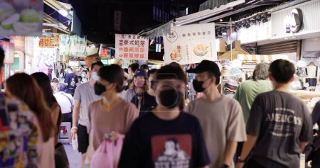 Foto de Yilan, Taiwán - 17 de septiembre de 2022: Luodong Night Market en Yilan - Imagen libre de derechos