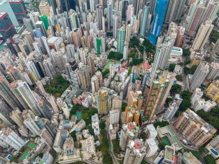 Téléchargez les photos : Hong Kong - 08 February 2022: Top view of Hong Kong city in Sheung Wan - en image libre de droit