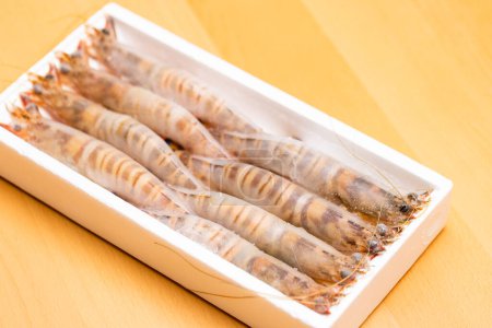 Téléchargez les photos : Pack de crevettes crues fraîches - en image libre de droit