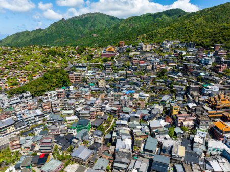 Téléchargez les photos : Drone fly over Jiufen village in Taiwan - en image libre de droit