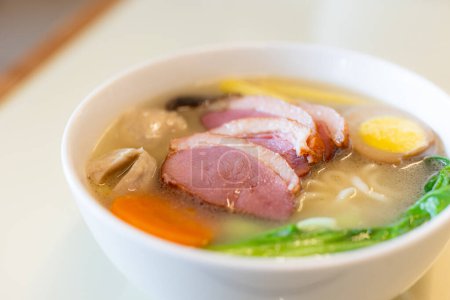 Téléchargez les photos : Bowl of the duck meat noodles - en image libre de droit