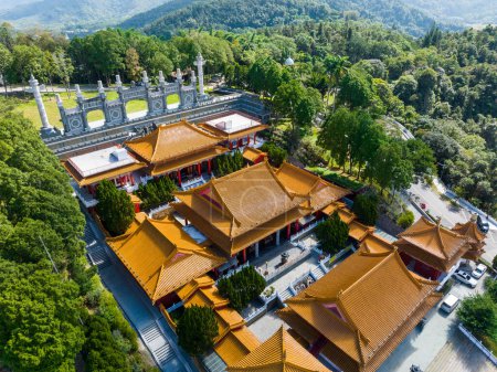 Téléchargez les photos : Vue du sommet du temple Sun Moon Lake Wen Wu à Taiwan - en image libre de droit