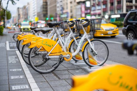 Téléchargez les photos : Taipei, Taiwan - 19 mars 2022 : Vélo partagé dans la ville de Taipei - en image libre de droit