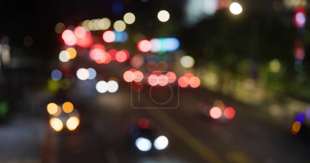 Foto de Visión borrosa de la ciudad borrosa por la noche - Imagen libre de derechos