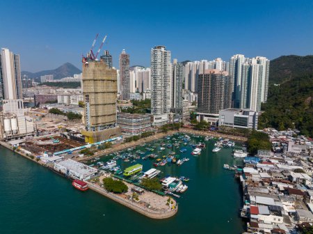Téléchargez les photos : Lei Yue Mun, Hong Kong - 12 December 2021: Top view of Hong Kong residential district - en image libre de droit