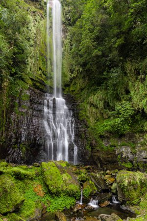 Téléchargez les photos : Wufengqi Waterfall in Yilan of Taiwan - en image libre de droit