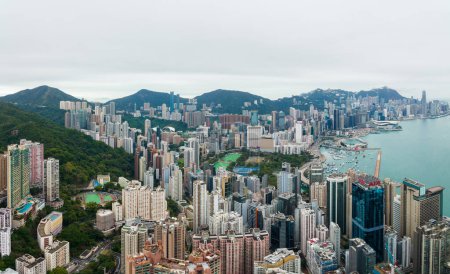 Téléchargez les photos : Hong Kong - 03 February 2022: Top view of Hong Kong city - en image libre de droit