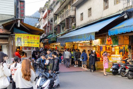 Foto de Taiwan - 19 February 2023: Taiwan Wulai old street - Imagen libre de derechos