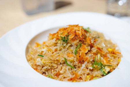 Téléchargez les photos : Plat de riz frit aux crevettes Sakura - en image libre de droit