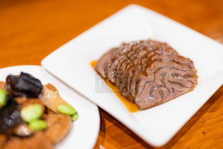 Téléchargez les photos : Tranche de plat de bœuf braisé taïwanais - en image libre de droit