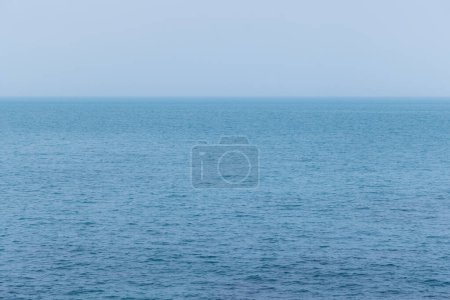 Téléchargez les photos : Le ciel bleu et la mer - en image libre de droit