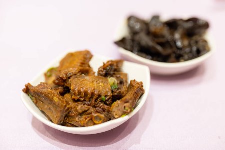 Foto de Rebanada de plato de ala de pato estofado taiwanés - Imagen libre de derechos