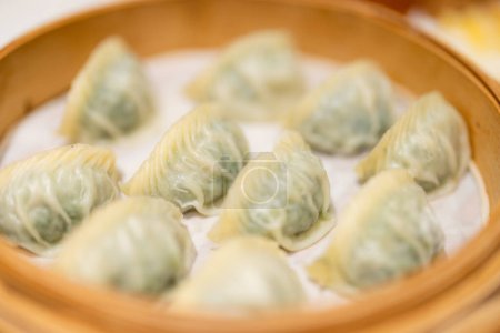 Téléchargez les photos : Boulette de légumes à la vapeur de style chinois au restaurant - en image libre de droit