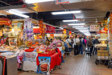 Foto de Taiwán - 15 de marzo de 2023: Mercado húmedo en la calle Dihua en la ciudad de Taipéi - Imagen libre de derechos