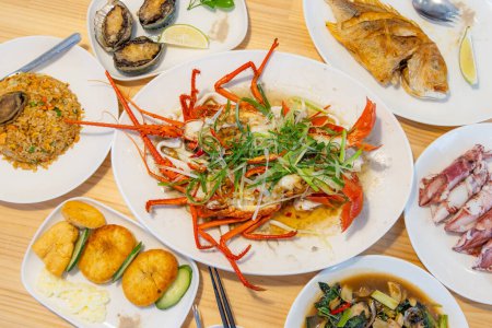 Téléchargez les photos : Cuisine de fruits de mer de style chinois - en image libre de droit