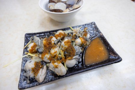 Téléchargez les photos : Cuisine gastronomique taïwanaise célèbre soupe aux huîtres et palourdes - en image libre de droit
