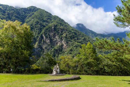 Téléchargez les photos : Centre touristique Buluowan dans le parc national du Taroko - en image libre de droit