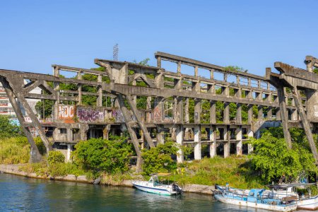Foto de Keelung, Taiwan - 19 August 2022: Agenna Shipyard Relics in Keelung Zhengbin harbor - Imagen libre de derechos
