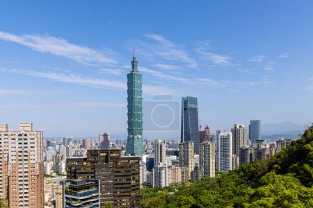 Foto de Taipei, Taiwán - 10 de abril de 2023: Taipei city skyline - Imagen libre de derechos