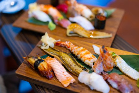 Téléchargez les photos : Sushi set in Japanese restaurant - en image libre de droit