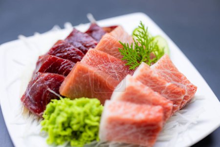 Foto de Plato de comida japonesa sashimi con Toro - Imagen libre de derechos