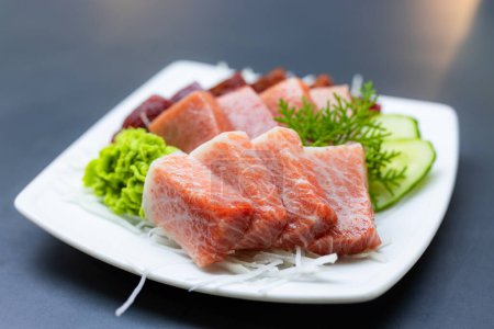 Foto de Plato de comida japonesa sashimi con Toro - Imagen libre de derechos