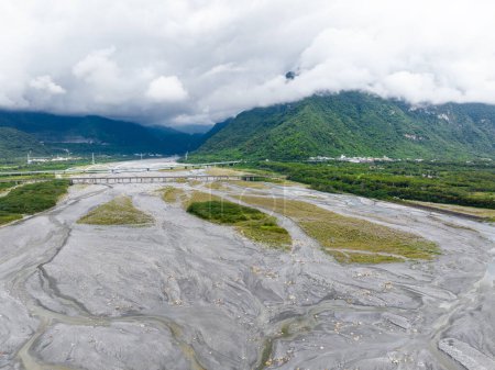 Téléchargez les photos : Vue du dessus de l'estuaire de la rivière Hualien Liwu à Taiwan - en image libre de droit
