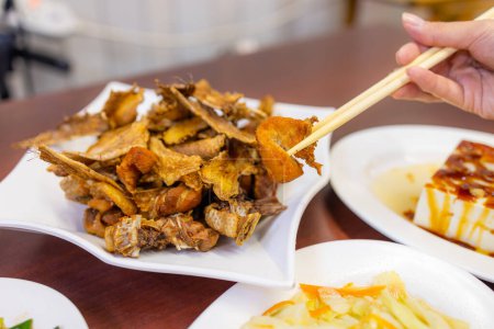 Téléchargez les photos : Viande de poulet croustillante au restaurant - en image libre de droit