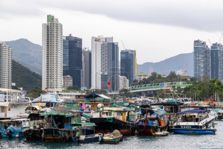 Téléchargez les photos : Hong Kong - 31 janvier 2022 : Port de pêche d'Ap Lei Chau à Hong Kong - en image libre de droit