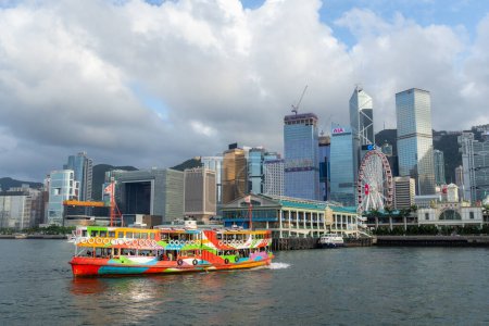 Foto de Hong Kong - 21 de junio de 2023: Hong Kong Victoria harbor - Imagen libre de derechos