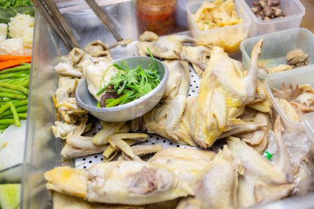 Téléchargez les photos : Poulet salé cuit à la vapeur vendre dans le marché de la rue à Taiwan - en image libre de droit