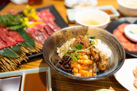 Téléchargez les photos : Bol de riz coréen au restaurant - en image libre de droit