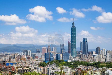 Foto de Taipei, Taiwán - 28 de septiembre de 2023: Taipei city skyline with Taipei 101 - Imagen libre de derechos